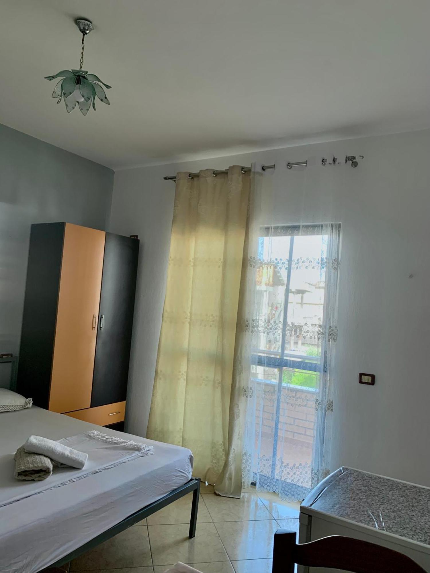 Serenade Beach Дуррес Номер фото